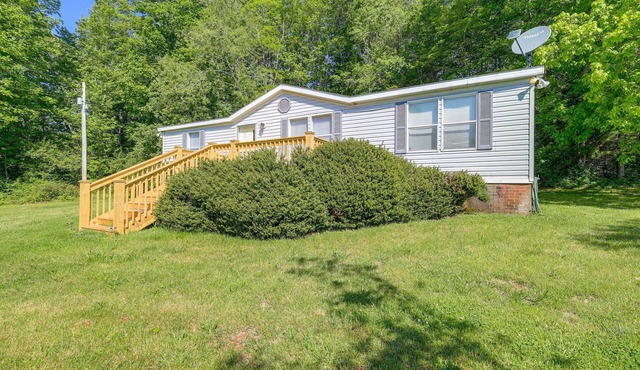 Serene Home: 2 Decks, 3 Mi to Blue Ridge Pkwy in Willis