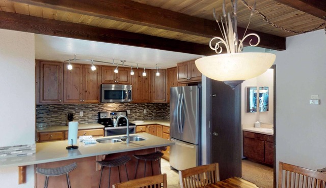 Serene Sunriver Lodge with Access to The Cove in Sunriver