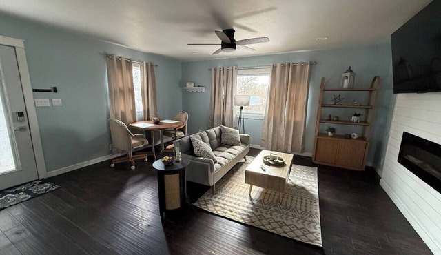 Serenity Dream House. Peaceful 3 bedroom house with fenced backyard. in Dixon