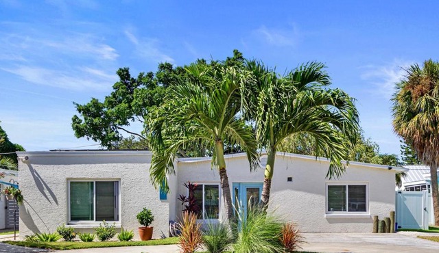 Single Family Home One Level Walk to the Beach! in St. Pete Beach