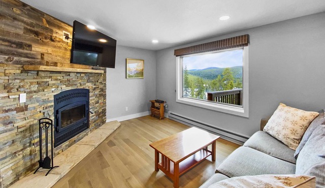 Ski Area/Mountain Views, Remodeled, Close to Town and Skiing - Great Divide 2 in Breckenridge