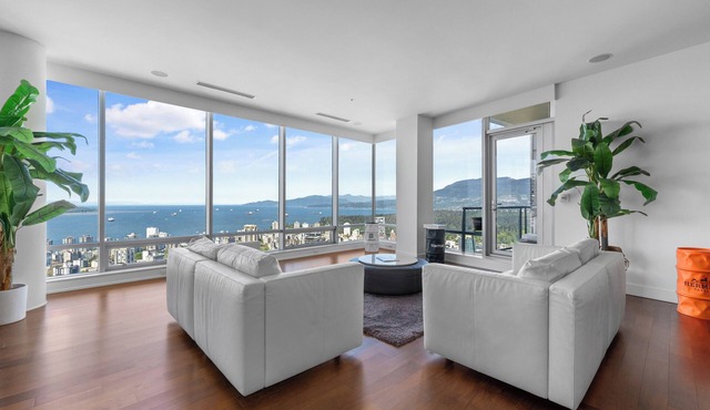 Sky OasisnThe most luxurious space and the best views of the City. in Vancouver