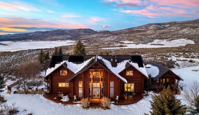 Sleeps 16, Secluded 7BDR Retreat on 71 Priv Acres | Elkstone Lodge by AvantStay in Glenwood Springs