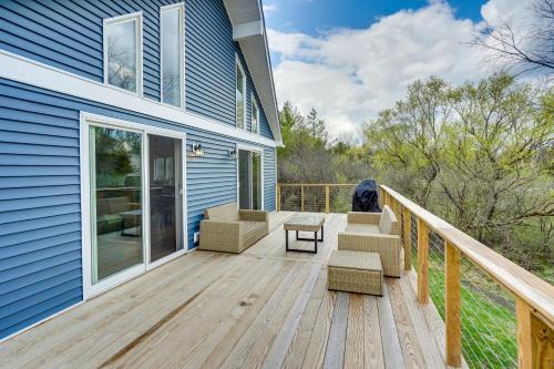 Sleepy Hollow Lake Home w/Deck, Pool Access! in Athens