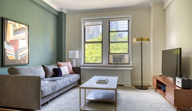 Smart UWS 1BR w/Doorman and amazing city views by Blueground in Uptown