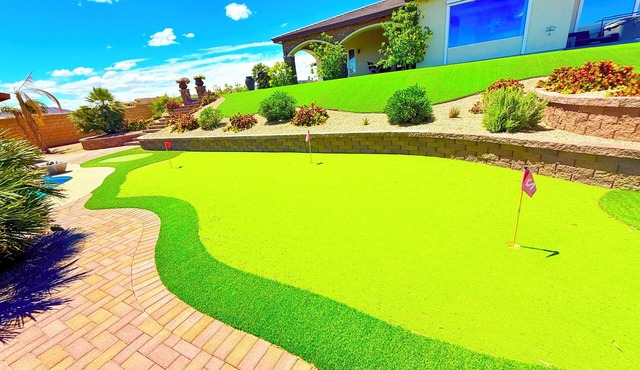 Sophisticated luxury Paradise-Resort,Spectacular Strip & Mountain View’s, Pool.! in Henderson