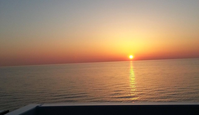 South Haven, Michigan Cottage - 5 -bedroom - 5 min walk bluff/beach in South Haven