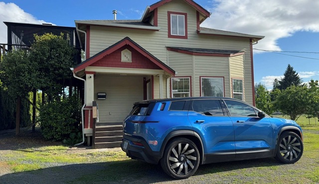 Spacious, Accessible Hillsboro Retreat – Deck, Grill & Family-Friendly Comfort in Hillsboro