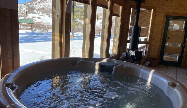 Spacious beautiful King suite with lovely views in Chama