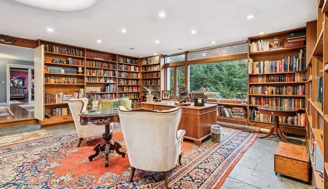 Spacious Dartmouth College Home-Perfect for Student Activities, Alumni Visits, or just a nice weekend getaway! in Hanover