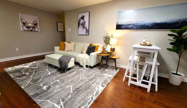 Spacious Historic King Suite in Wilmington