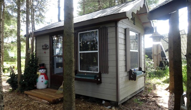 Spacious Kansas Lodge & Cabin for Group Getaways near Melvern Lake, Topeka, Emporia & Lawrence in Mt Forest