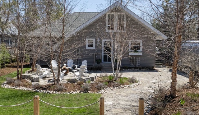 Steps from sandy beach - Lurgan Beach cottage in Huron-Kinloss