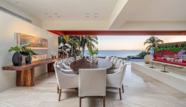 Stunning 7-Bd Beachfront Villa, Golf, Spa & Beach Club — Chef & Butler Incl. in Punta Mita