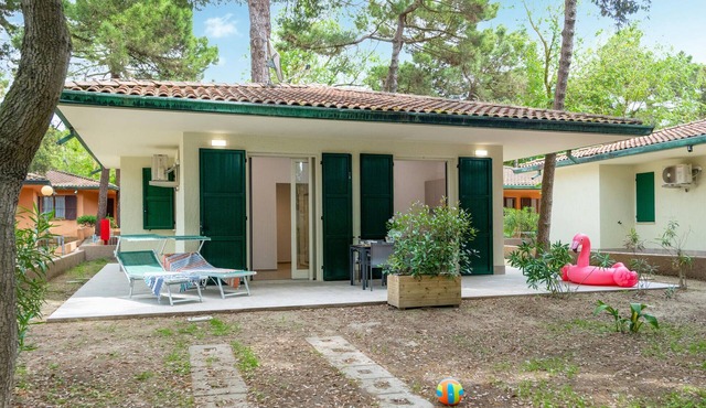 Stunning home in Lido di Spina FE with swimming pool in Lido di Spina FE