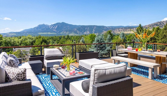 Stunning Home with Flatirons Views, 10-Min to Downtown & CU Campus! in Boulder