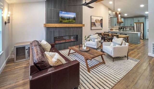 Stunning, Newly Renovated Villa! Close to Strip #2 in Pigeon Forge