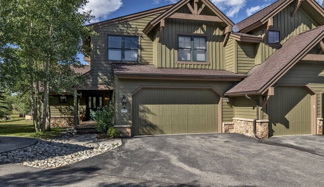 Stunning Ski Home with Mtn Views, Complimentary Shuttle to Breck, Highly Rated! in Breckenridge