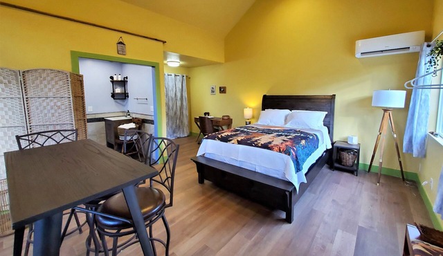 Sunshine Studio - Private apt and yard (eco, solar) in MEDFORD