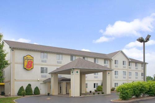 Super 8 by Wyndham Pontoon Beach IL/St. Louis MO Area in Pontoon Beach