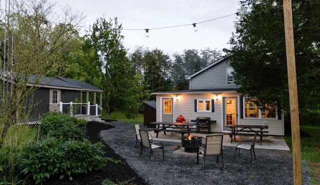 Surrounded by Nature - Frog Hollow Cabin & Bunk Room: Hot Tub | Fire Pit | Grill in Three Springs