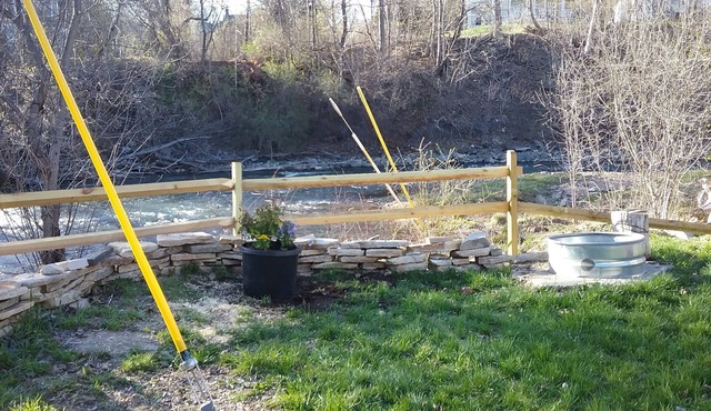 Terrific 2-bedroom bungalow in charming Ticonderoga right on the lachutte river in Ticonderoga