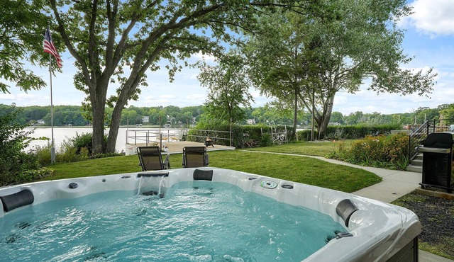 The Beverly on Buena Lake-Hot tub, Kayaks, Ice Fishing in Waterford
