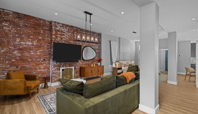 The Grand Studio | TG Park | Patio + Free Parking in St. Louis