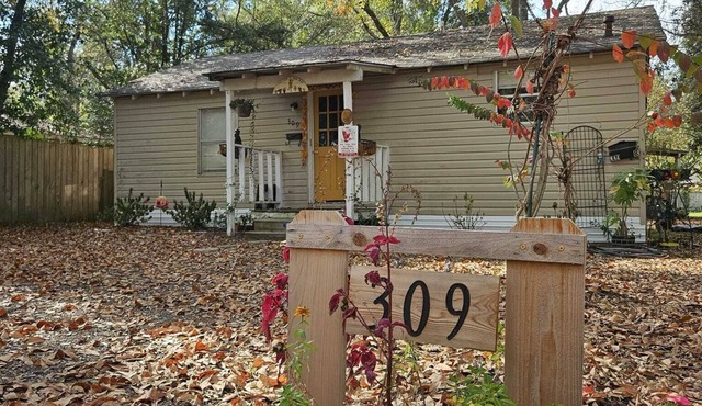 The Piney Woods Cottage - steps from downtown in Deridder