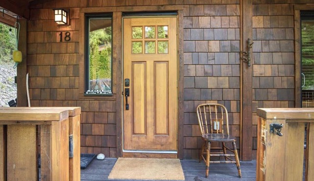 The Rocky Knoll - Garden View - Pet Friendly in Port Renfrew