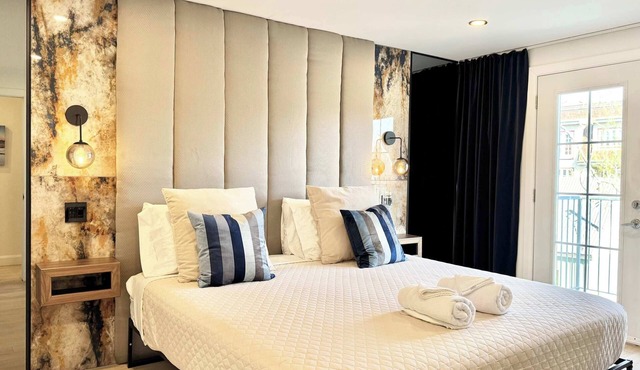 The Royal Suite | Hot Tub | Free EV Charger in Boischatel