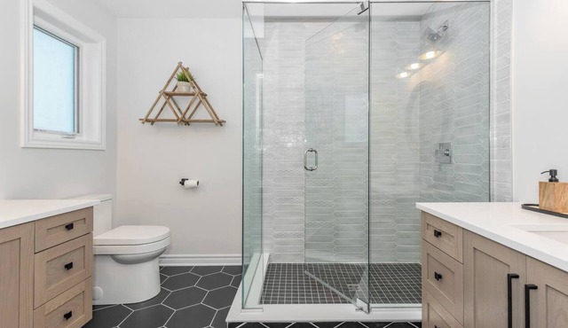 The Wabi Sabi: 4-bedrooms designer home in North Grenville