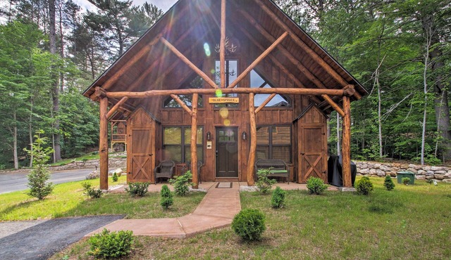 Timber Home: Walk to Slopes & N Conway Shops! in North Conway