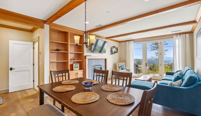 Trapp Hill View: 2 br, fireplace, a/c, deck & views, resort amenities! in Stowe