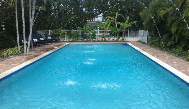 Tropical 5BR Paradise, Private Pool, Hot Tub, Canal Access – Sleeps 12 in Big Pine Key