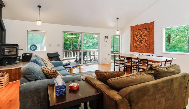 Turtle Pond- The cabin with it all! in Berkeley Springs