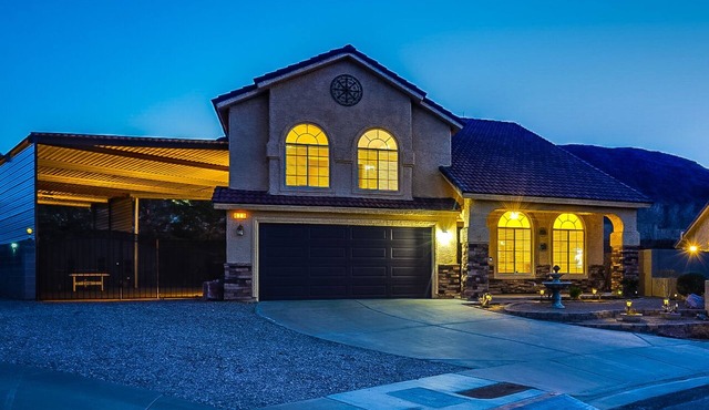 Upscale 4 BR Home with RV parking in Henderson