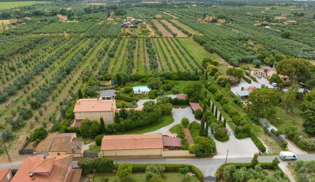 Villa 'Agnese 3 Villetta Con Giardino' with Private Terrace, Shared Garden and Wi-Fi in Castagneto Carducci
