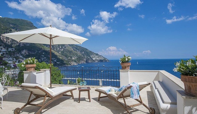 Villa Carinzia: A splendid two-story villa which faces the sun and the sea, with Free WI-FI. in Positano