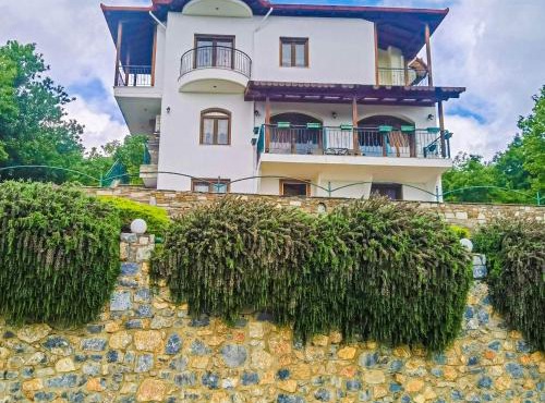 Villa Etheras - Nested between Nature by Amazing View - 5 mins from Edessa in Edessa