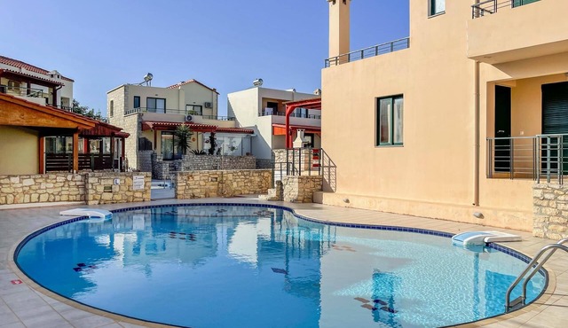 Villa Evgenia︱A Plain Lodge w/Pool in the Village in Asprouliani