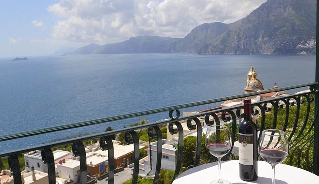 Villa Grecale: A charming and bright villa which faces the sun and the sea, with Free WI-FI. in Praiano
