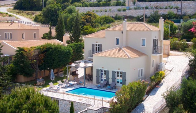Villa Helios in Evretí
