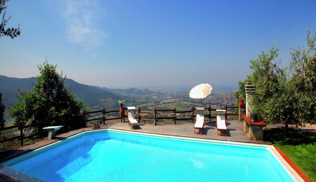 Villa in Tuscany with Pool and Valley Views in Castiglion Fiorentino