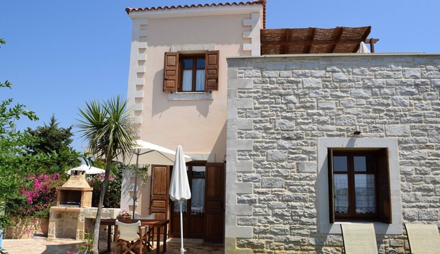 Villa in Prines with White Mountains View in Atsipópoulon