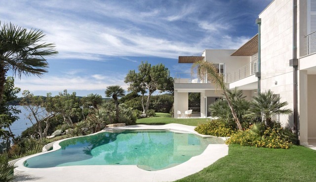 Villa Kylo - luxury seafront villa with pool in Alghero in Alghero