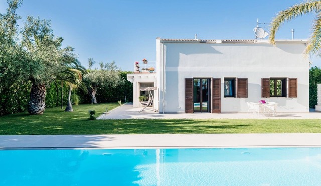 Villa Marbella, a short walk from the beach in Marina di Ragusa