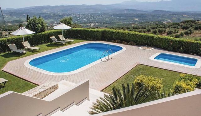 Villa Selena 6 bedroom villa in Choudetsi