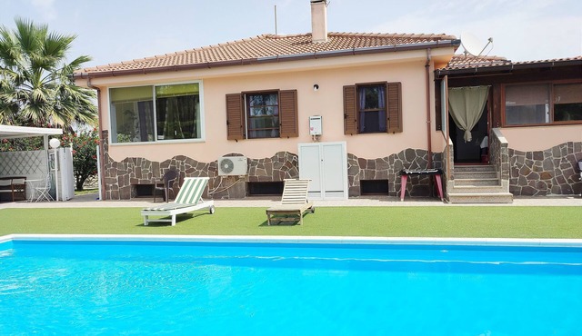 VILLA TERMA with PRIVATE POOL, GARDEN AND PLAY AREA - FREE WiFi! in Alghero