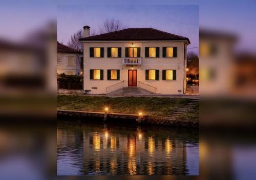 Villa Veneta facing the Brenta river, 30 minutes from Venice in Dolo